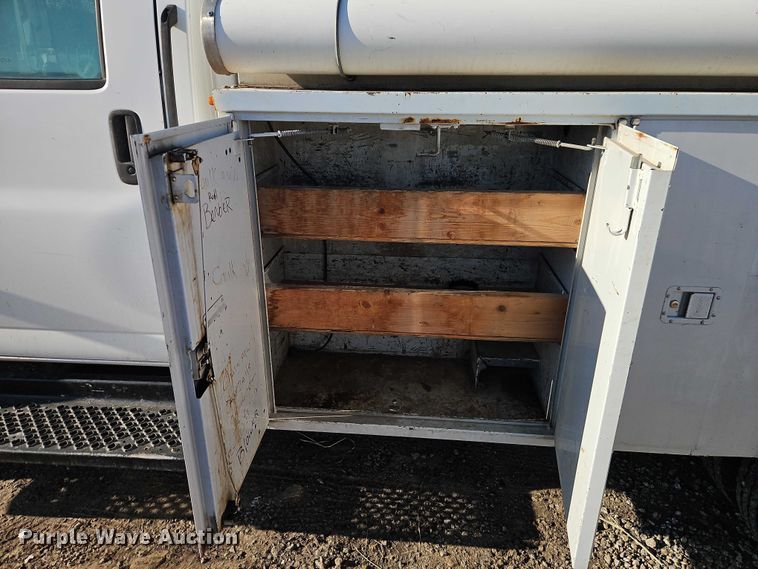 image for item EO4904 2003 Chevrolet C5 utility / service truck