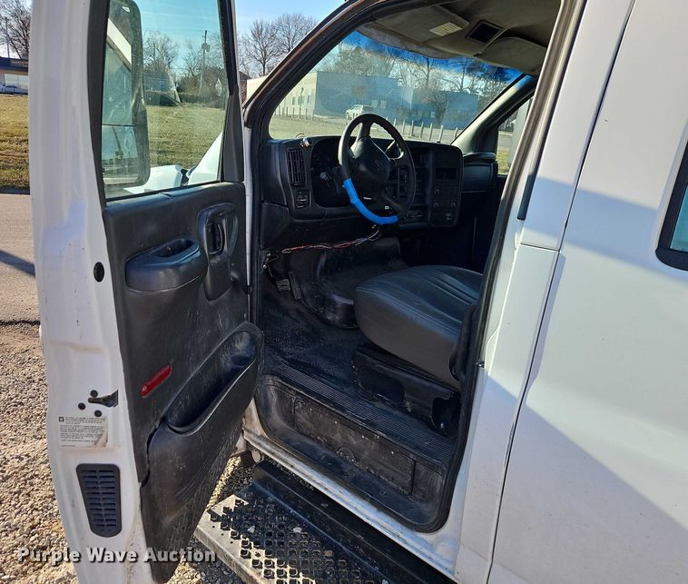 image for item EO4904 2003 Chevrolet C5 utility / service truck