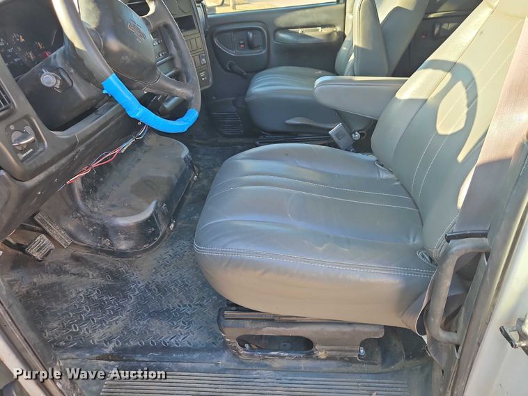 image for item EO4904 2003 Chevrolet C5 utility / service truck