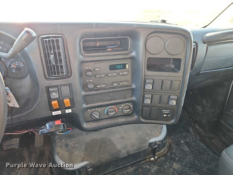 image for item EO4904 2003 Chevrolet C5 utility / service truck