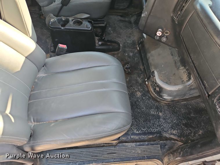 image for item EO4904 2003 Chevrolet C5 utility / service truck