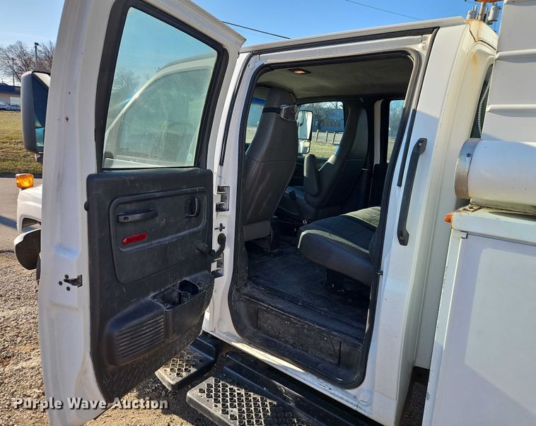 image for item EO4904 2003 Chevrolet C5 utility / service truck