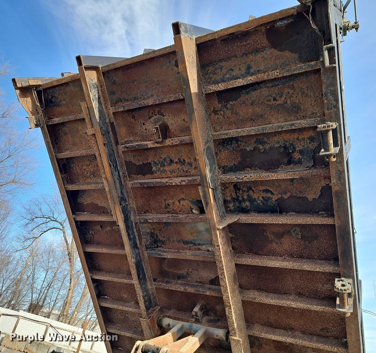 image for item EO4906 2011 Ford F550 dump flatbed truck