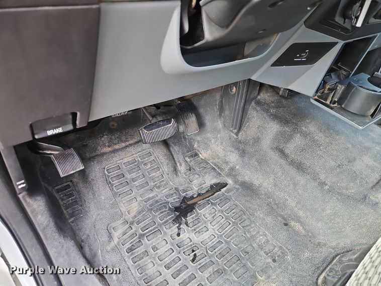 image for item EO4906 2011 Ford F550 dump flatbed truck