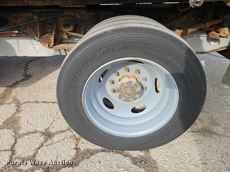 image for item EO4906 2011 Ford F550 dump flatbed truck