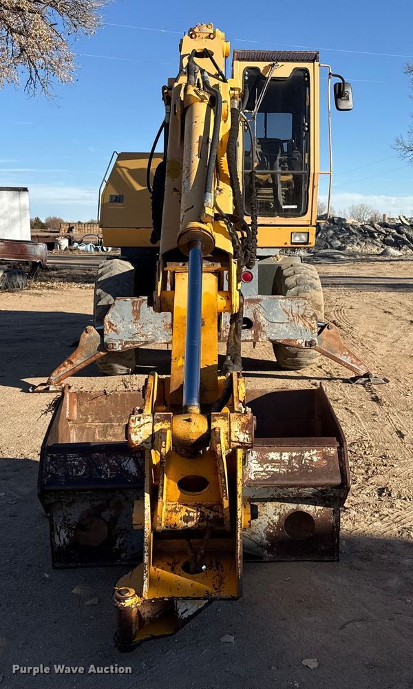 image for item EP2719 1999 Badger 1085D wheeled excavator