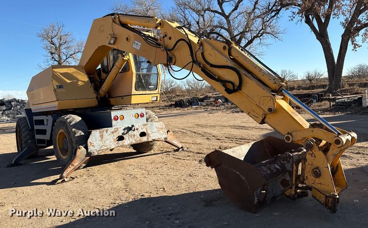 image for item EP2719 1999 Badger 1085D wheeled excavator