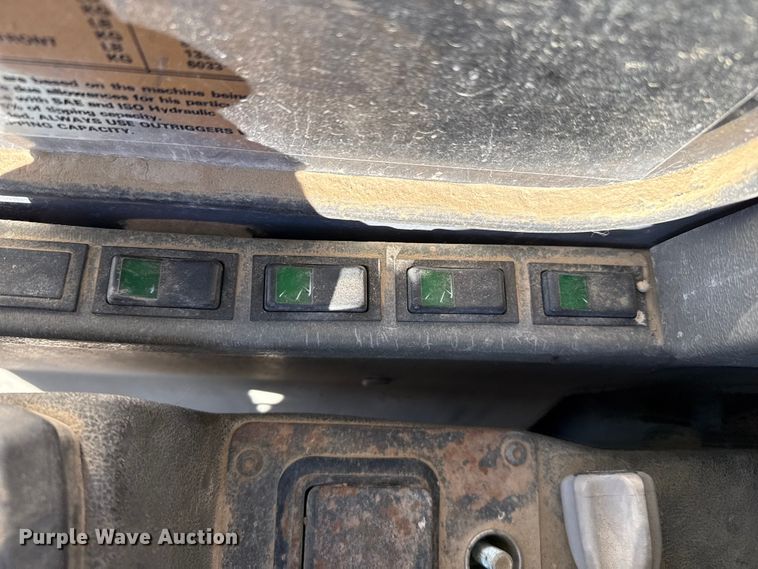 image for item EP2719 1999 Badger 1085D wheeled excavator