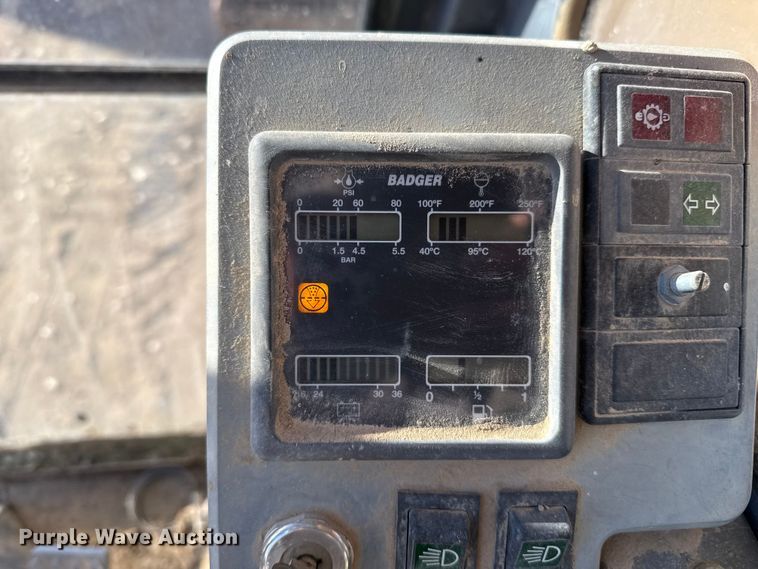 image for item EP2719 1999 Badger 1085D wheeled excavator