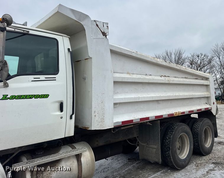 image for item ER0333 1998 Ford LT8513 dump truck