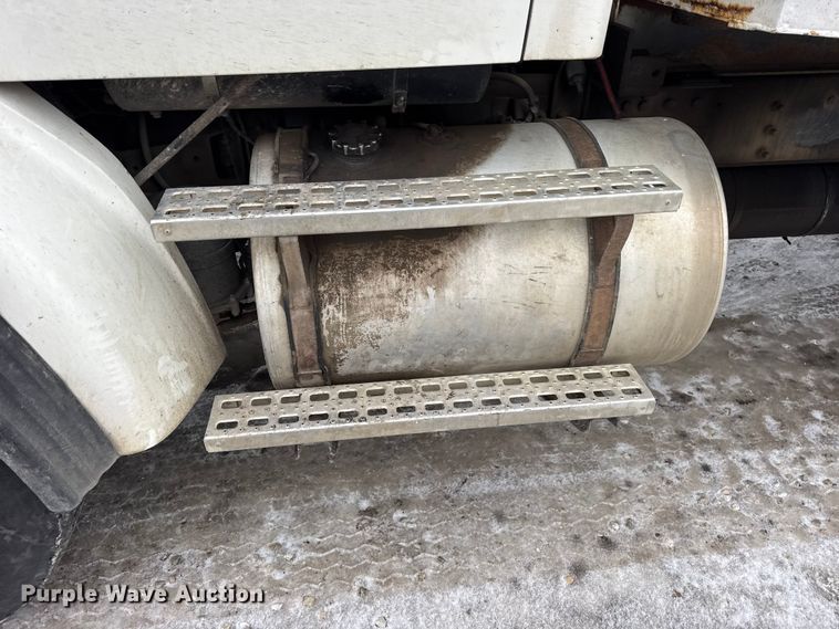 image for item ER0333 1998 Ford LT8513 dump truck