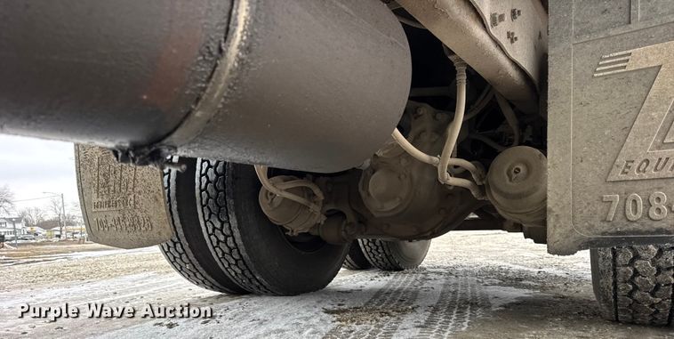 image for item ER0333 1998 Ford LT8513 dump truck