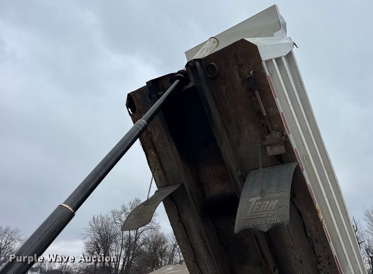 image for item ER0333 1998 Ford LT8513 dump truck