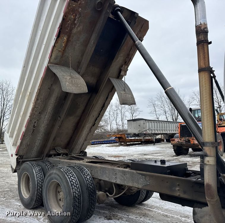 image for item ER0333 1998 Ford LT8513 dump truck