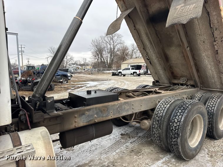 image for item ER0333 1998 Ford LT8513 dump truck