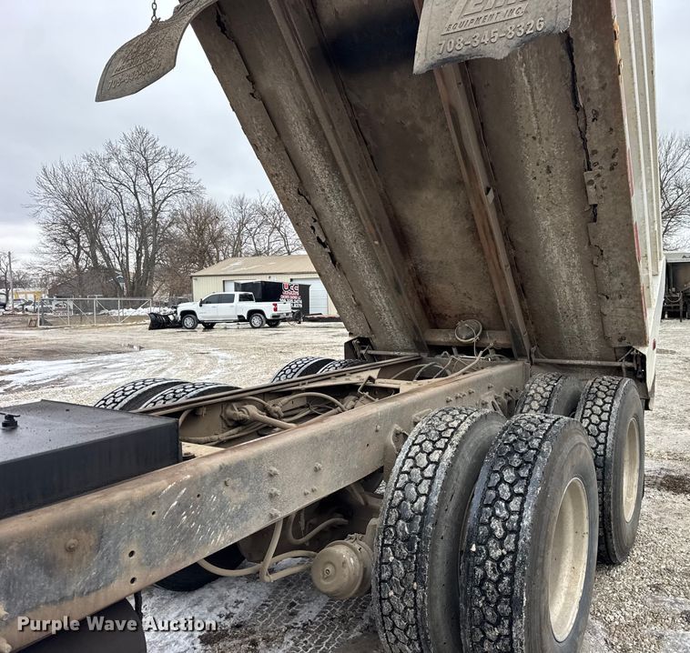 image for item ER0333 1998 Ford LT8513 dump truck