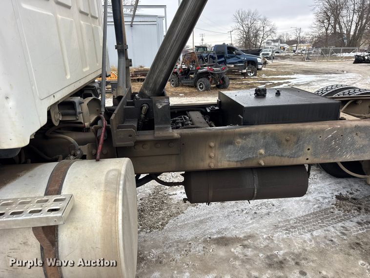 image for item ER0333 1998 Ford LT8513 dump truck