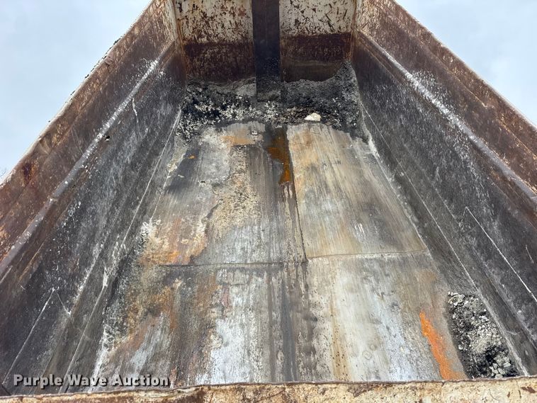 image for item ER0333 1998 Ford LT8513 dump truck