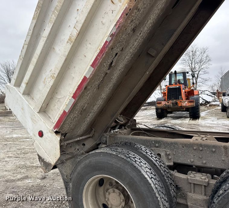 image for item ER0333 1998 Ford LT8513 dump truck