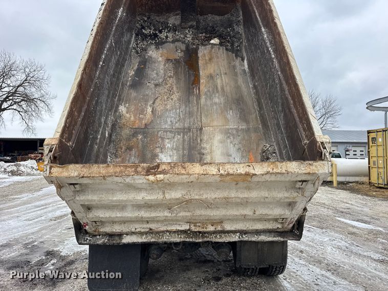 image for item ER0333 1998 Ford LT8513 dump truck