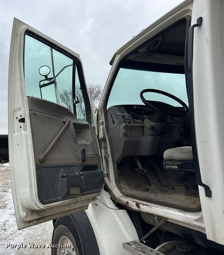 image for item ER0333 1998 Ford LT8513 dump truck