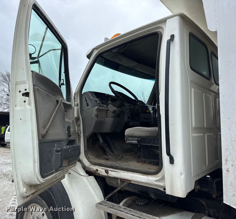 image for item ER0333 1998 Ford LT8513 dump truck
