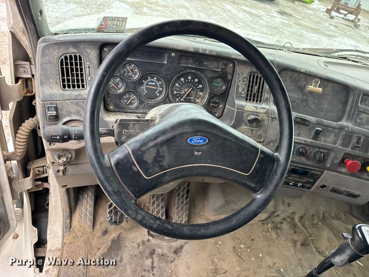 image for item ER0333 1998 Ford LT8513 dump truck