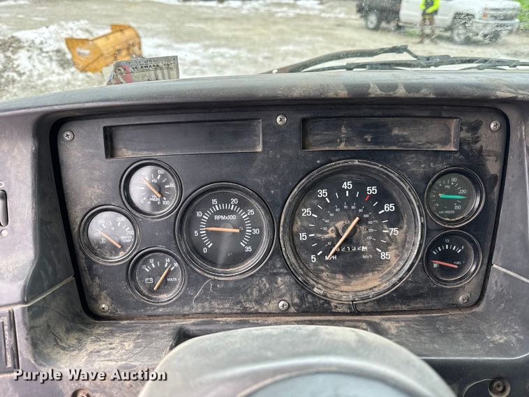 image for item ER0333 1998 Ford LT8513 dump truck