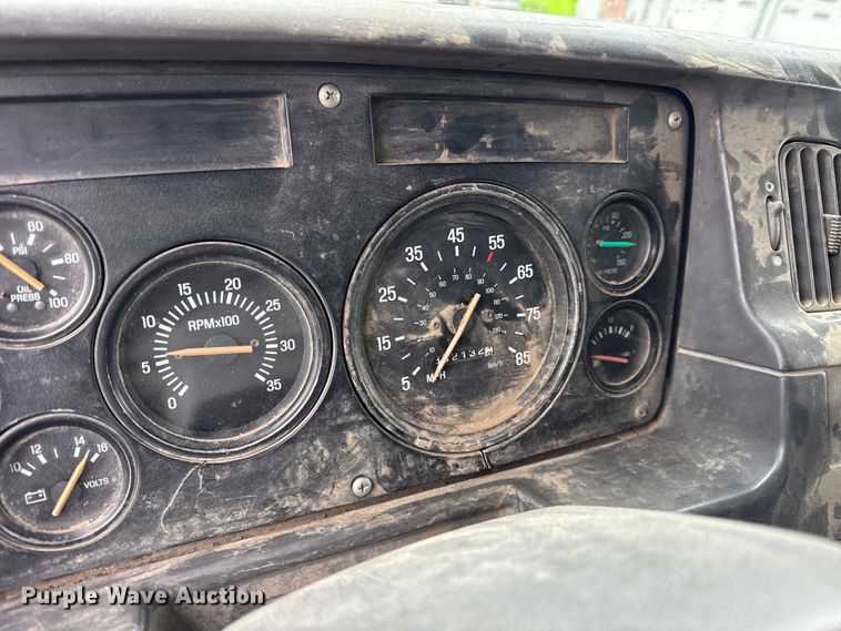 image for item ER0333 1998 Ford LT8513 dump truck