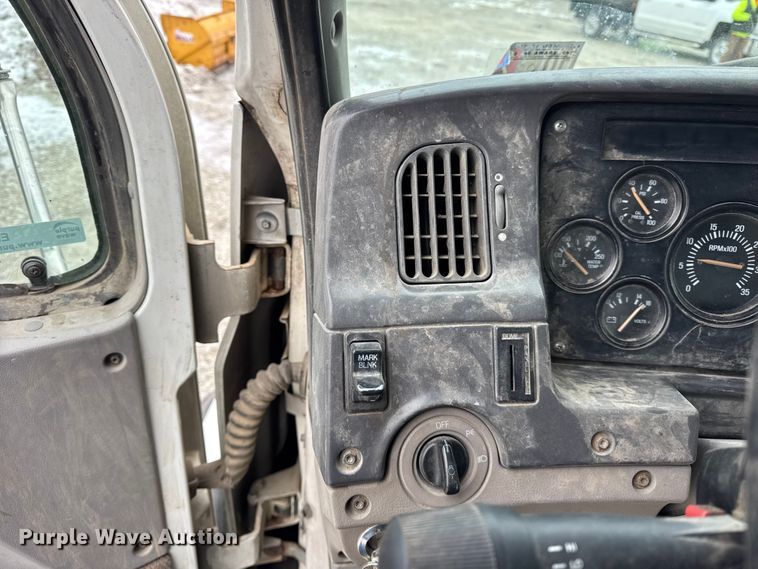 image for item ER0333 1998 Ford LT8513 dump truck