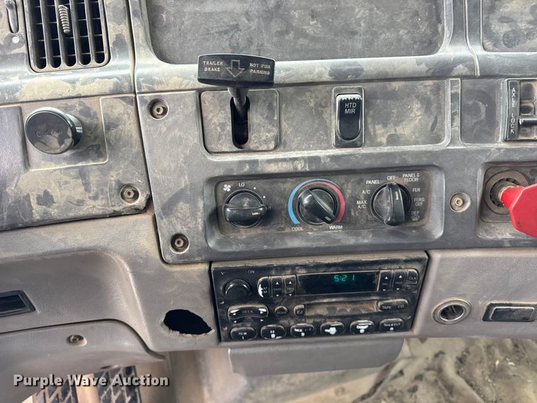 image for item ER0333 1998 Ford LT8513 dump truck