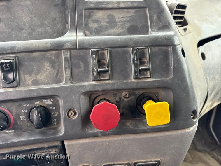 image for item ER0333 1998 Ford LT8513 dump truck