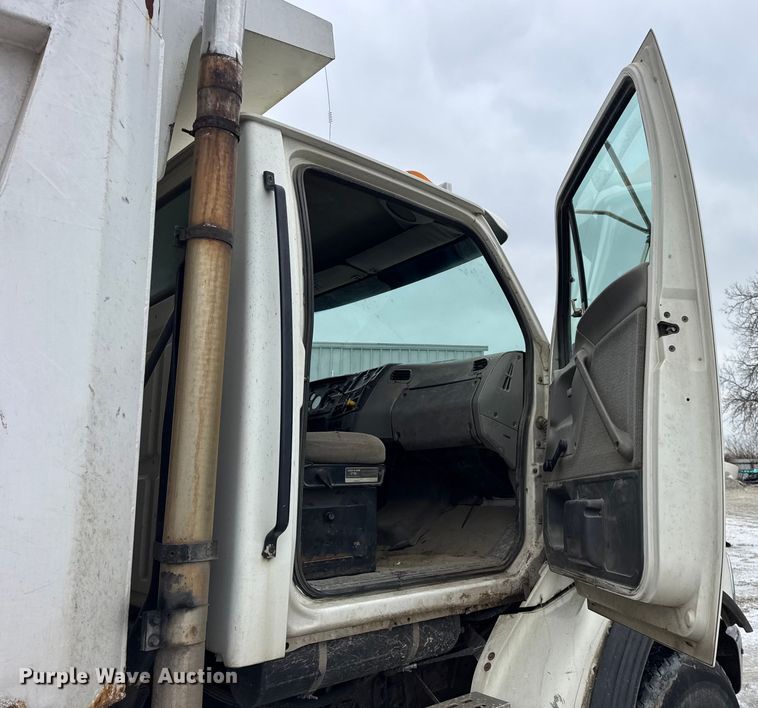 image for item ER0333 1998 Ford LT8513 dump truck