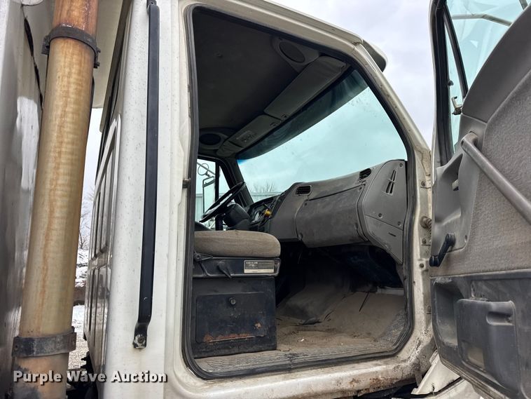 image for item ER0333 1998 Ford LT8513 dump truck