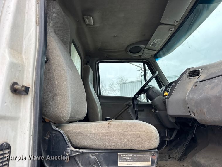 image for item ER0333 1998 Ford LT8513 dump truck