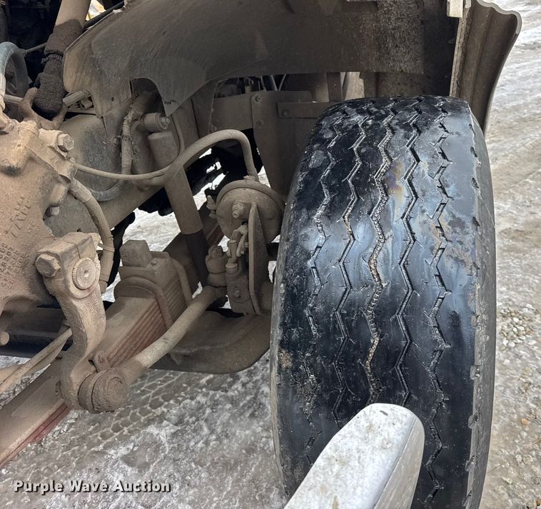 image for item ER0333 1998 Ford LT8513 dump truck