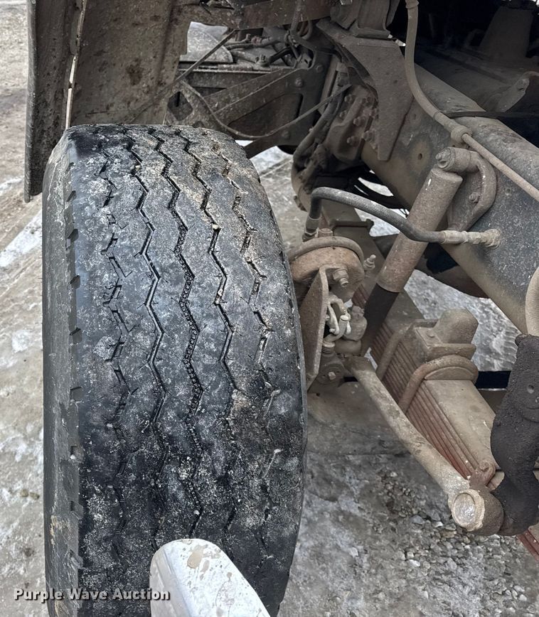 image for item ER0333 1998 Ford LT8513 dump truck