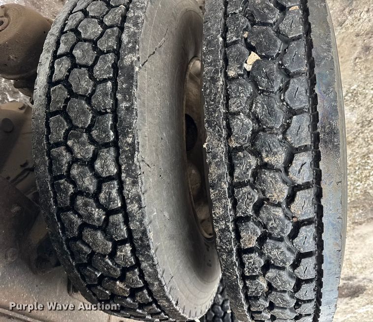 image for item ER0333 1998 Ford LT8513 dump truck