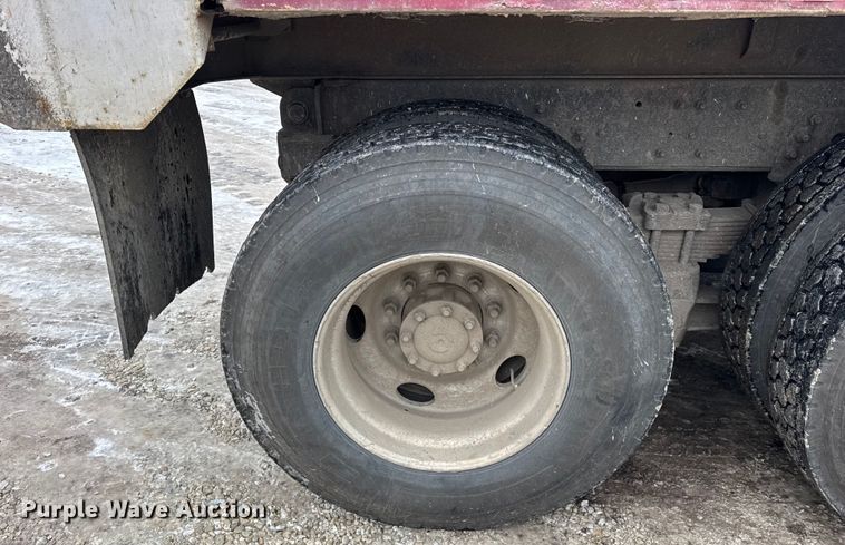 image for item ER0333 1998 Ford LT8513 dump truck