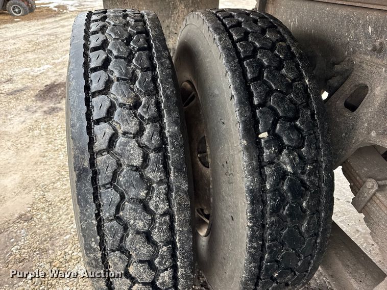 image for item ER0333 1998 Ford LT8513 dump truck