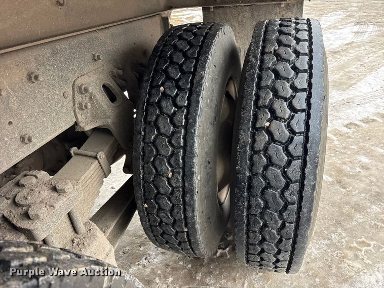 image for item ER0333 1998 Ford LT8513 dump truck