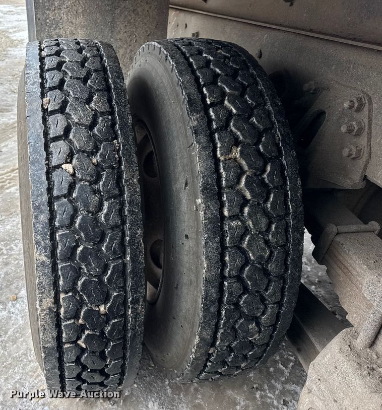 image for item ER0333 1998 Ford LT8513 dump truck