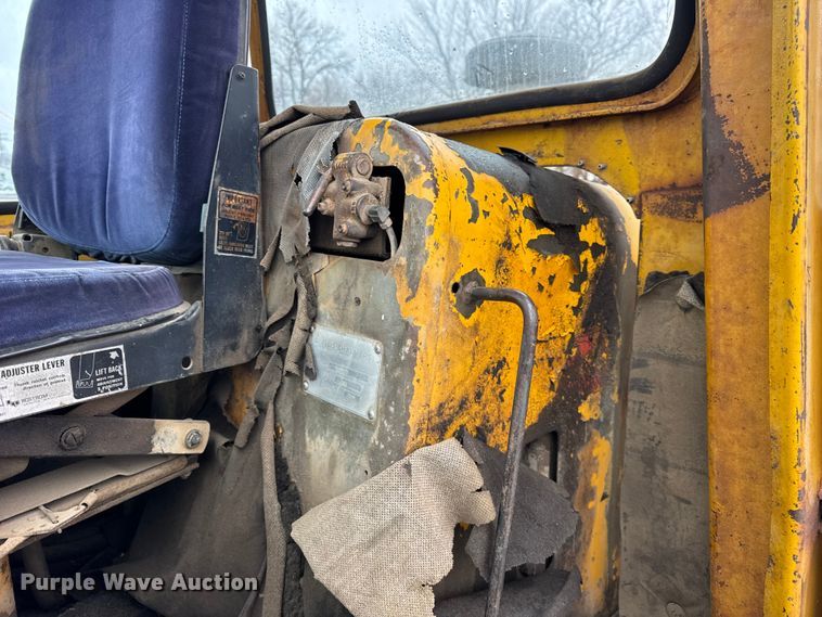 image for item ER0335 1969 Fiat-Allis 645 wheel loader