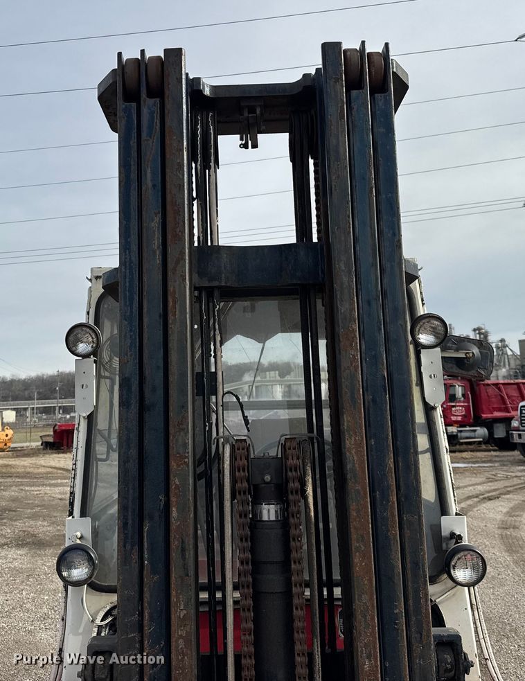 image for item ER0352 Caterpillar DPL40 forklift