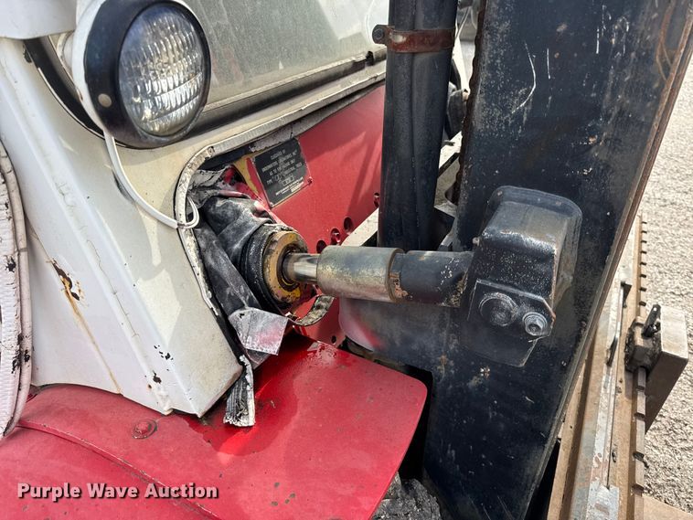 image for item ER0352 Caterpillar DPL40 forklift