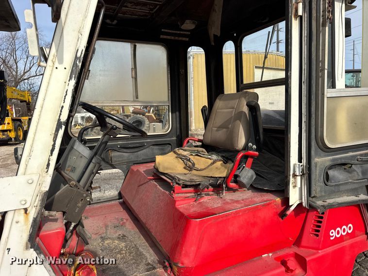 image for item ER0352 Caterpillar DPL40 forklift