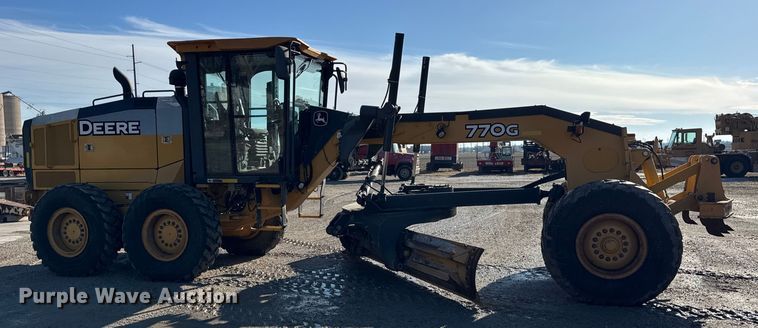 image for item ER0354 2015 John Deere 770G motor grader
