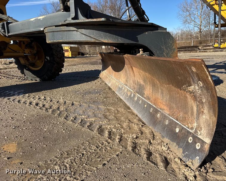 image for item ER0354 2015 John Deere 770G motor grader