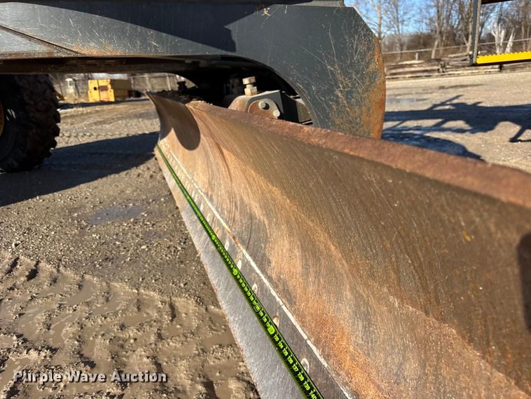 image for item ER0354 2015 John Deere 770G motor grader