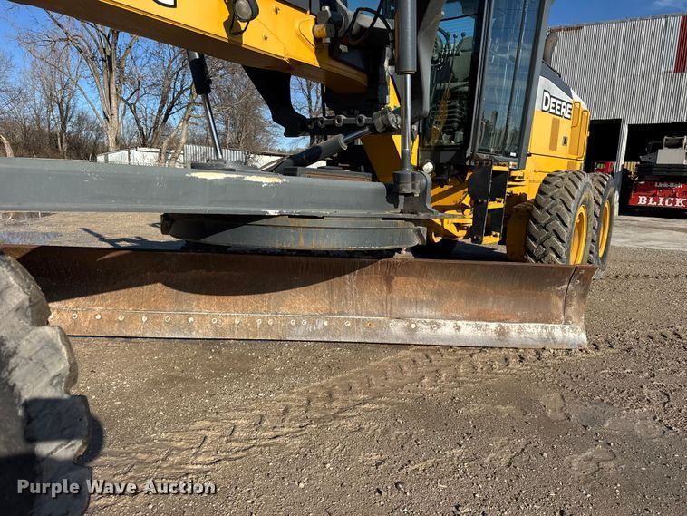 image for item ER0354 2015 John Deere 770G motor grader